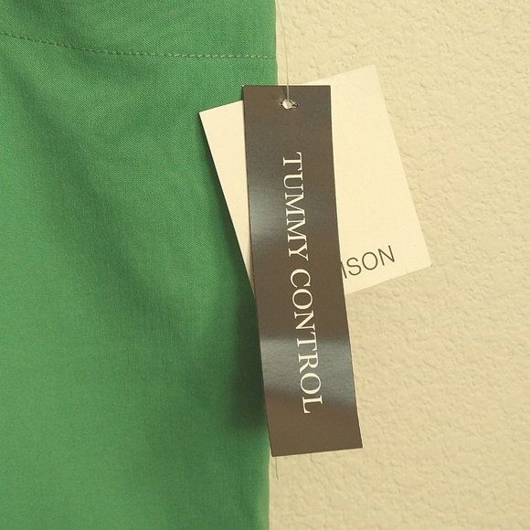 NWT 89th Madison Green Capri Tummy Control Stretch Pants Size 10 Pockets - Picture 3 of 6